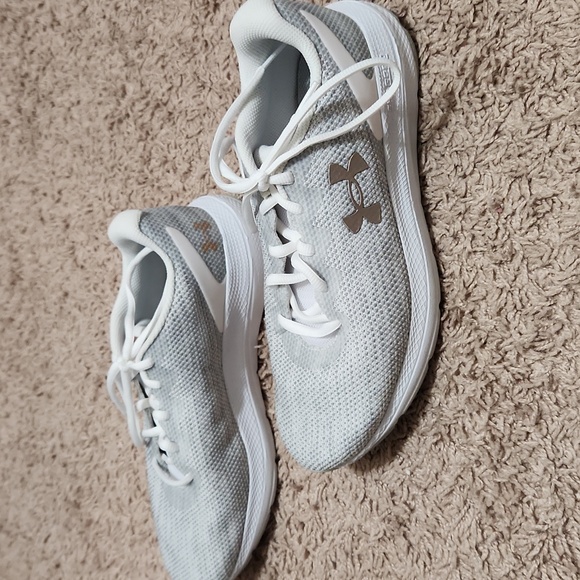 Women's Under Armour Shoes (Size-8 and 1/2) - Picture 10 of 13